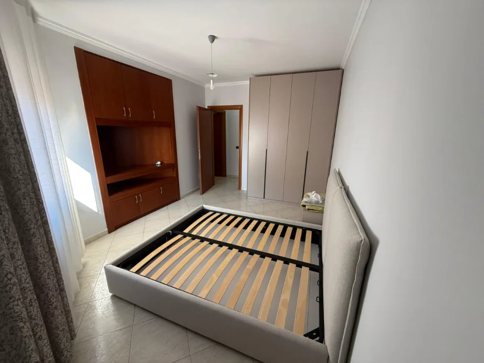 Tirane, jepet me qera apartament 2+1 Kati 7, 110 m² 750 € (prane Prokurorise se Pergjithshme.)