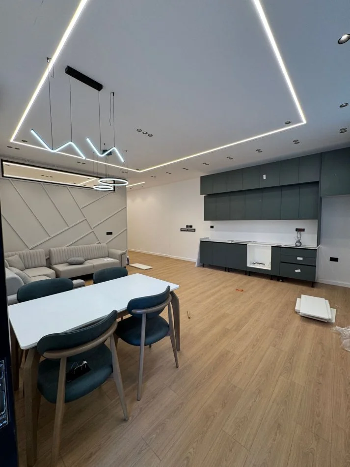 Tirane, jepet me qera apartament 2+1+Ballkon Kati 1, 85 m² 900 € (Kodra e Diellit)