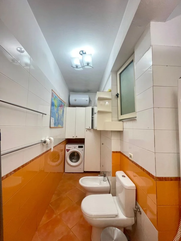 Tirane, jepet me qera apartament 2+1+Ballkon Kati 2, 120 m² 700 € (rruga Shkelqim Fusha)