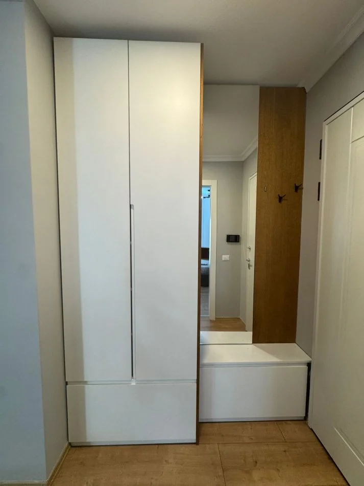 Tirane, jepet me qera apartament 2+1 Kati 4, 120 m² 1.100 € (DELIJORGJI)