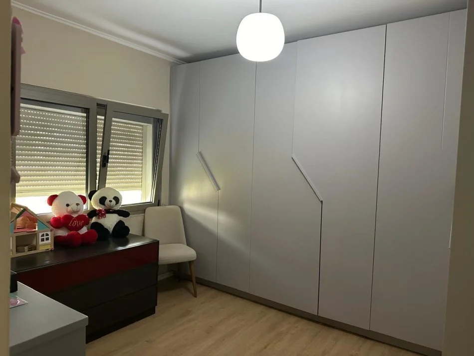Tirane, jepet me qera apartament 2+1 Kati 5, 80 m² 750 € (Prane Universitetit te Juridikut)