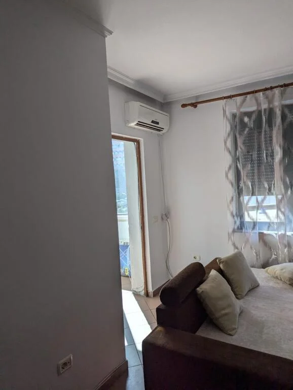 Tirane, jepet me qera apartament 2+1 Kati 2, 90 m² 720 € (Garda)