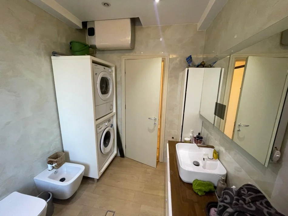 Tirane, shitet apartament 2+1 Kati 2, 150 m² 285.000 € 