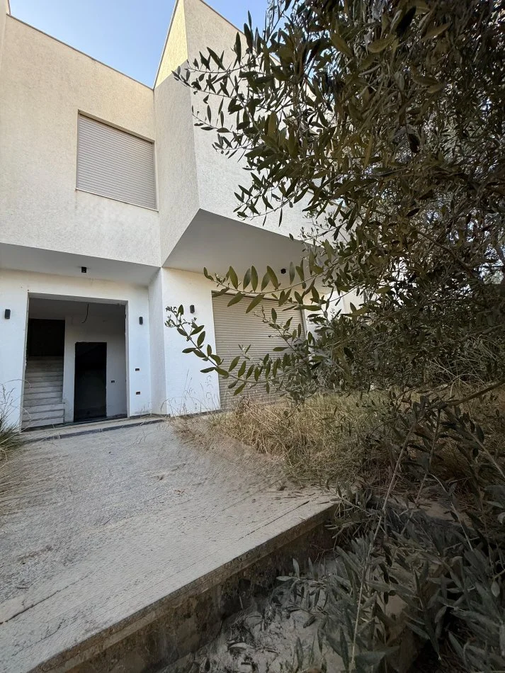 Tirane, shitet Vile 3+1 Kati 2, 175 m² 330.000 € (SELITE)