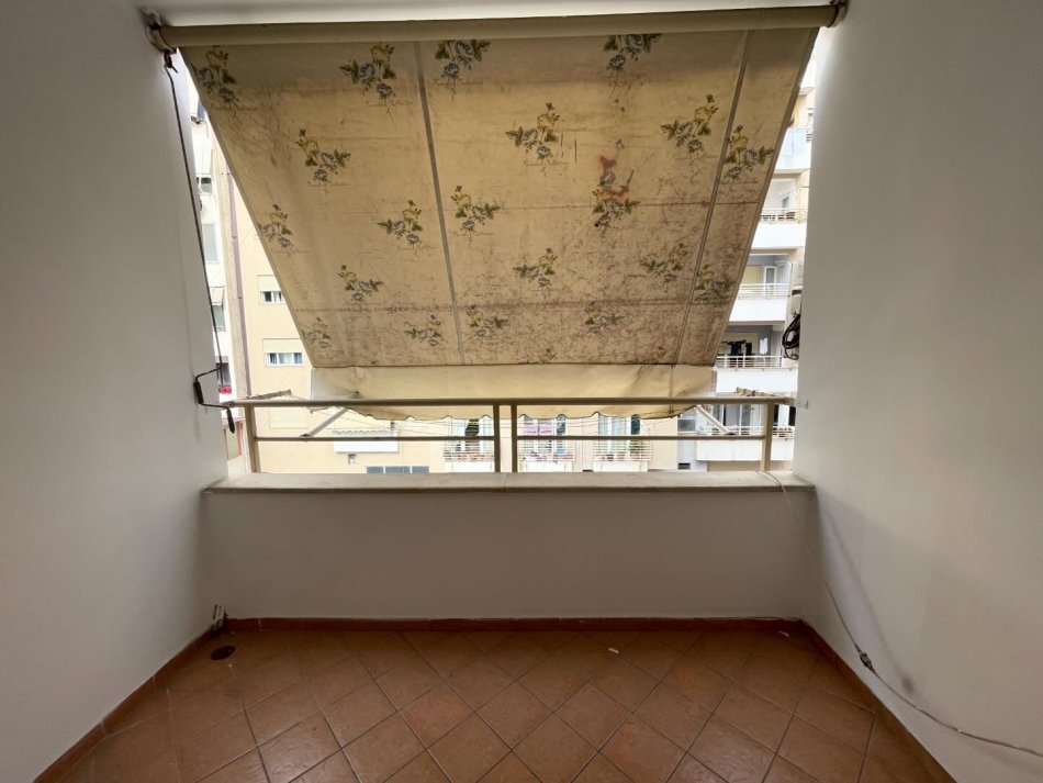 Tirane, jepet me qera apartament 2+1+Ballkon Kati 3, 70 m² 330 € (Teodor Keko)