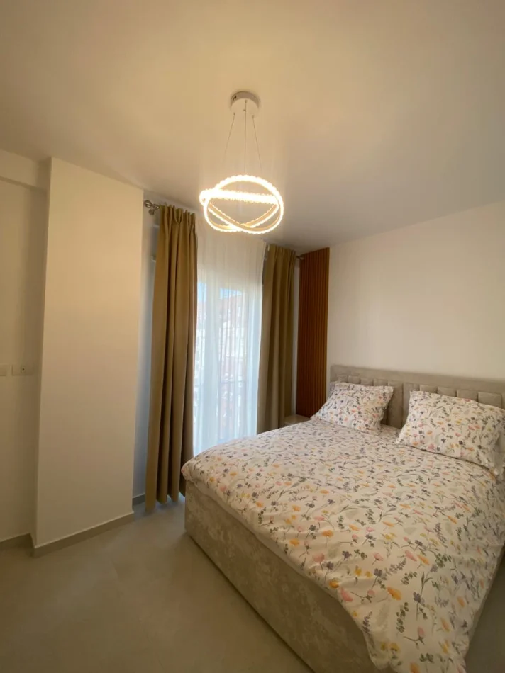 Tirane, jepet me qera apartament 2+1 Kati 6, 98 m² 1.000 € (PAZARI RI)