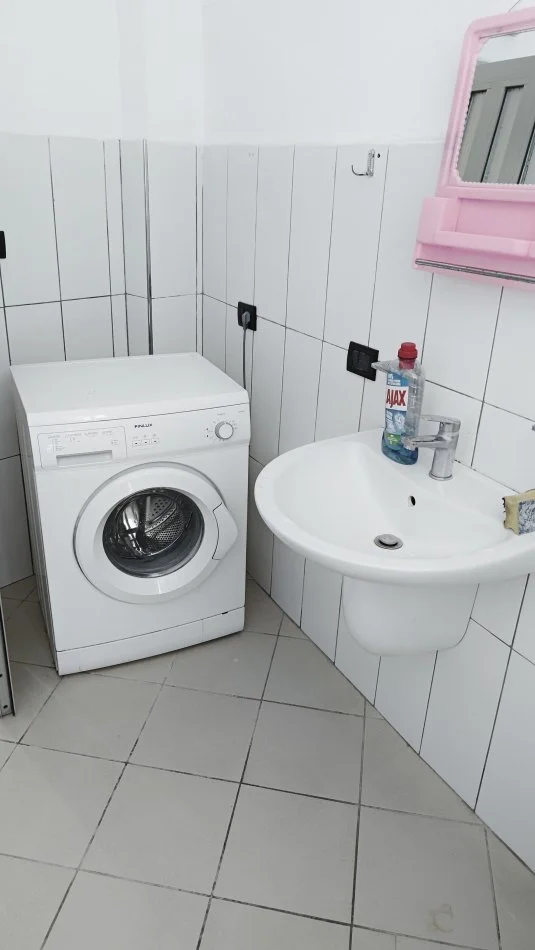 Tirane, jepet me qera apartament 1+1 Kati 1, 78 m² 400 € (Myslym Shyri)