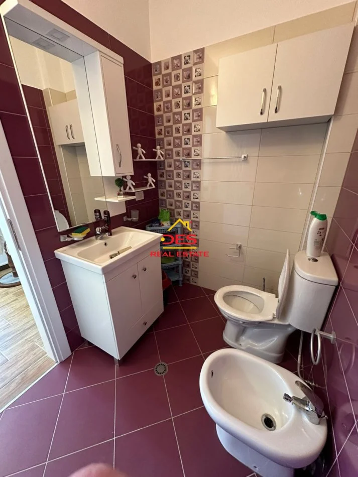 Shqiperi, jepet me qera apartament 2+1+Ballkon Kati 4, 108 m² 700 € (Rr Sazani)