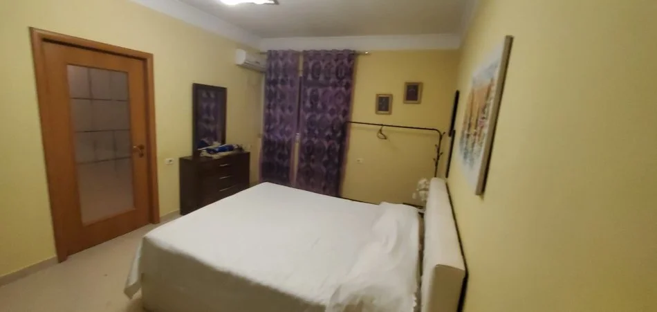 Tirane, jepet me qera apartament 2+1+Ballkon Kati 4, 600 € (sami Frasheri)