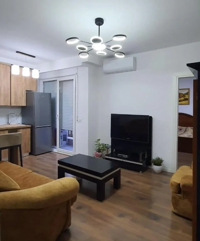 Tirane, jepet me qera apartament 1+1+Ballkon Kati 2, 50 m² 450 € (TE AMERIKAN 2 Rruga E Dibres)