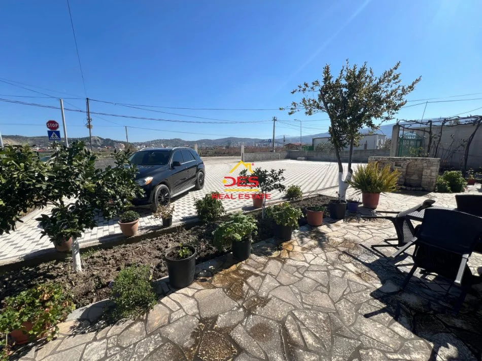 Vlore, jepet me qera ambjent biznesi Kati 0, 200 m² 500 € (Rruga Sokrat Leka)