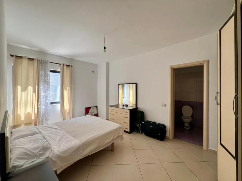 Tirane, jepet me qera apartament 2+1+Ballkon Kati 1, 96 m² 450 € (Rruga Besim Alla)