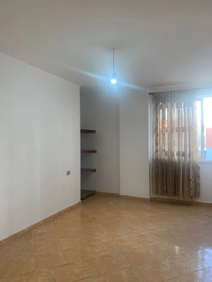 Jepet Me Qera Apartament 2+1 Tek Pallatet Cabej [ID P02139]