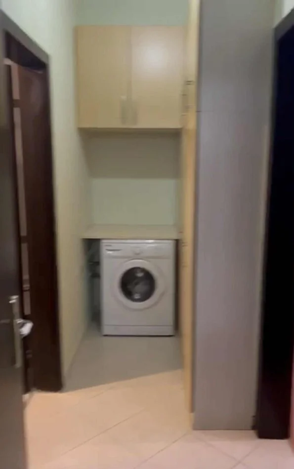 Tirane, jepet me qera apartament 1+1+Ballkon Kati 5, 74 m² 550 € (KOMUNA E PARISIT)