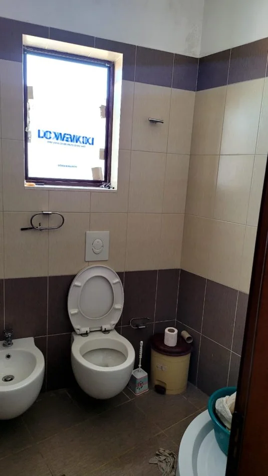 Tirane, jepet me qera apartament 1+1+Ballkon Kati 1, 55 m² 280 € (Sauk i Vjeter)