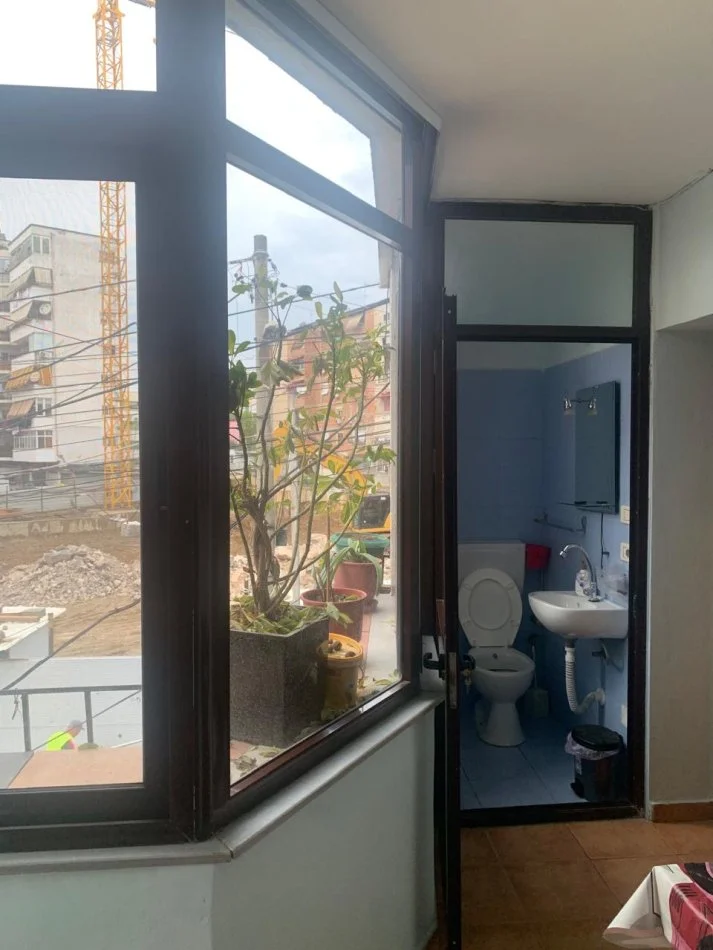 Tirane, jepet me qera apartament 2+1+Ballkon , 100 m² 500 € (Rruga shyqyri ishmi)