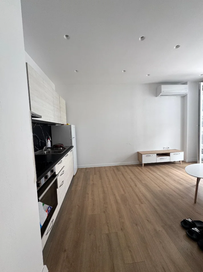 Tirane, jepet me qera apartament 1+1+Ballkon , 65 m² 350 € (Apartament 1+1 Per Qera Univers City I Pabanuar Me Pare)
