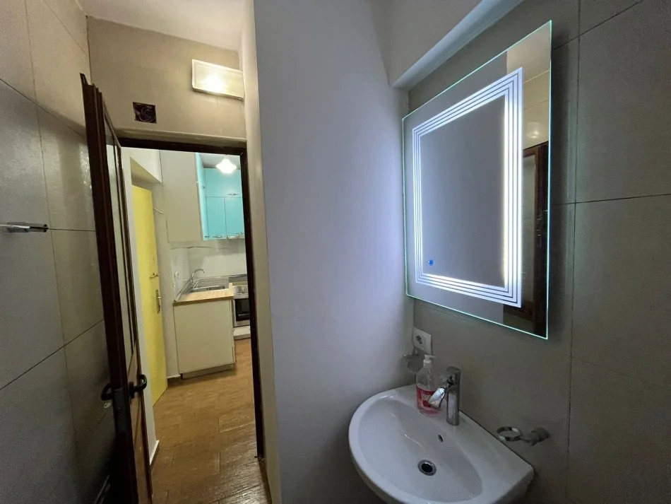 Tirane, shes garsonier 1+1 Kati 1, 1.200.000 € (Rruga Ferit Xhajko)