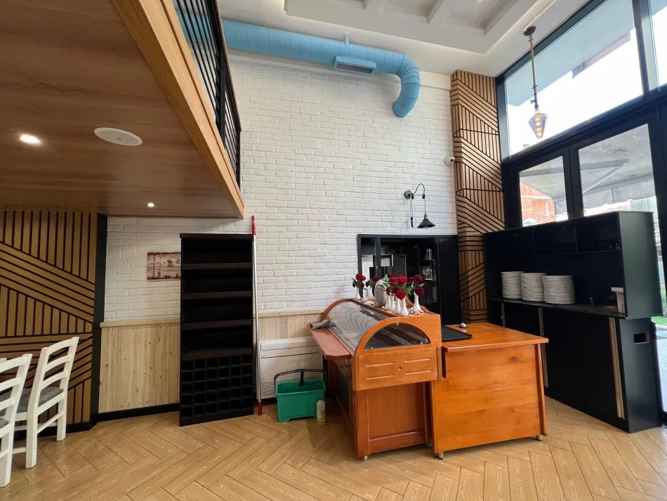 JAPIM ME QERA BAR-RESTORANT PRANE CONCORD CENTER!!