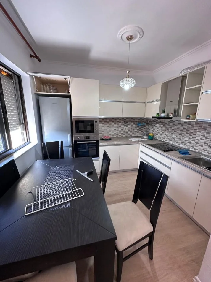 Tirane, shitet apartament 2+1 Kati 4, 72 m² 147.000 € (Rruga Bardhyl)