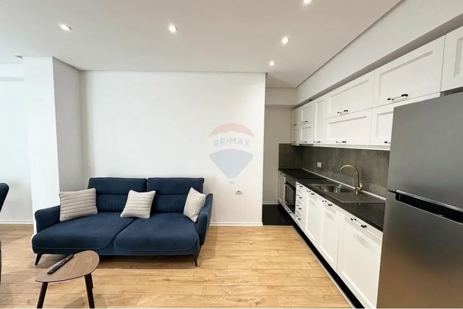 Tirane, jepet me qera apartament 1+1 Kati 3, 57 m² 700 € 