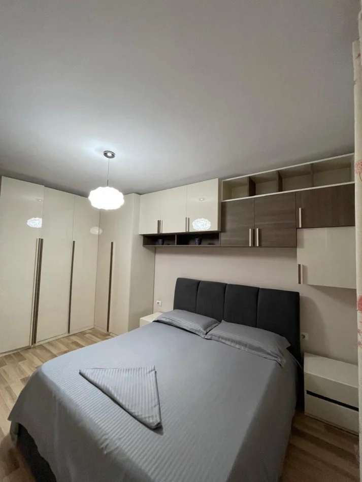 Tirane, jepet me qera apartament 2+1+Ballkon Kati 2, 110 m² 1.000 € (Rruga.Sulejman Pasha)