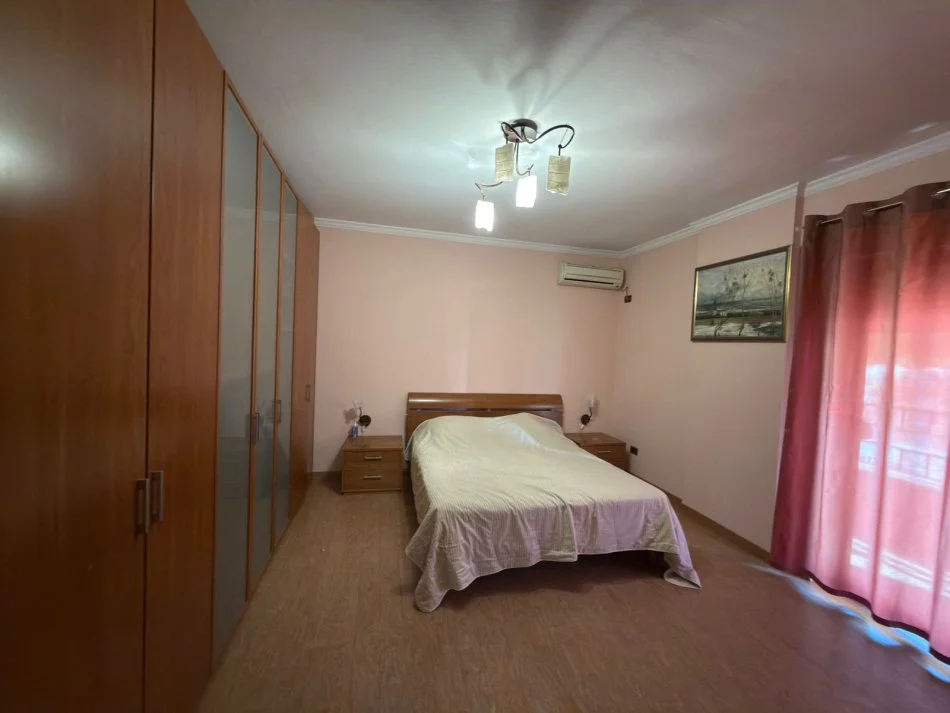 Tirane, jepet me qera apartament 2+1 Kati 9, 125 m² 800 € 
