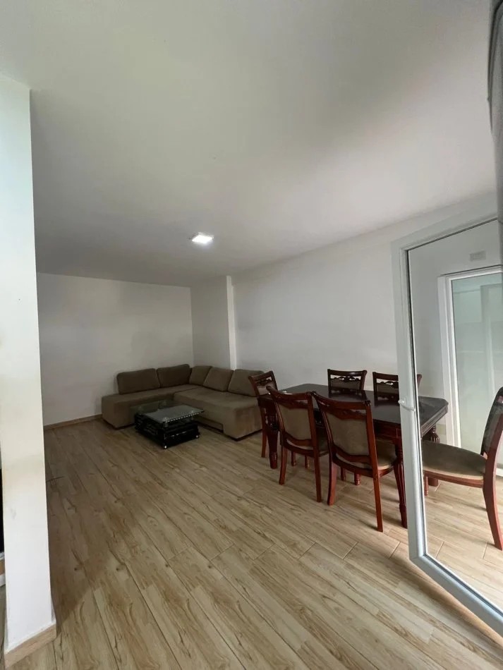 Tirane, shitet apartament 1+1+Ballkon Kati 2, 85 m² 140.000 € (5 Maji)