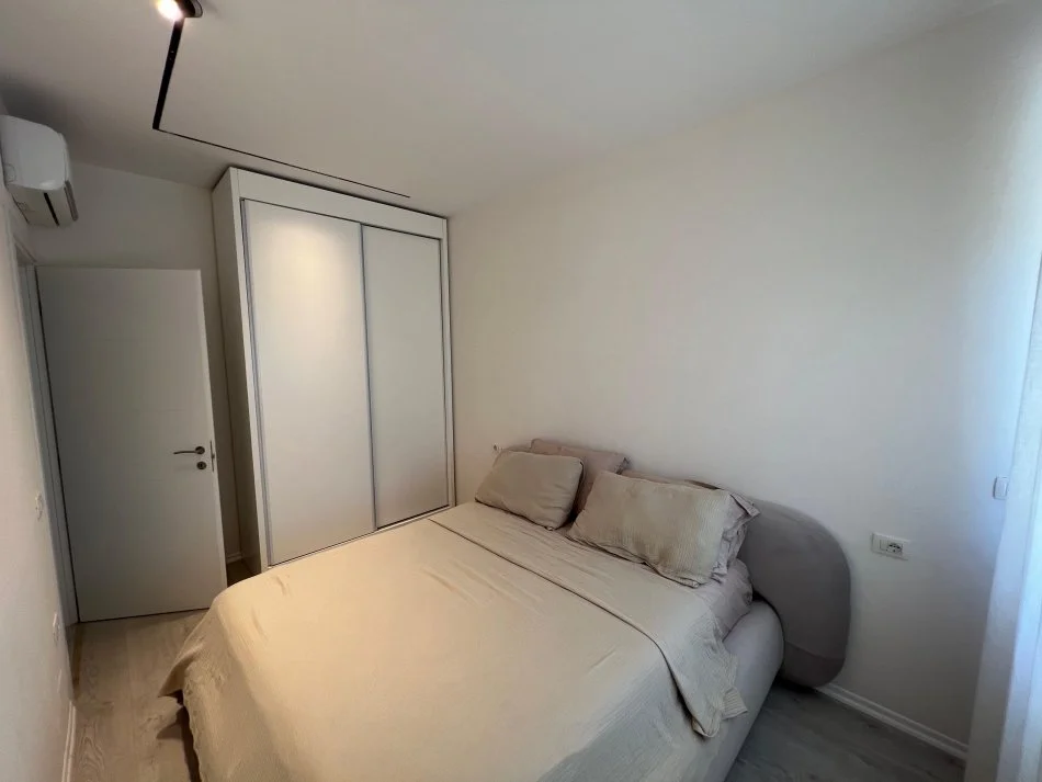 Tirane, jepet me qera apartament 2+1 Kati 4, 92 m² 700 € (Rruga 5 maji)