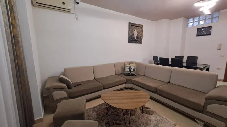 Tirane, jepet me qera apartament 1+1+Ballkon Kati 1, 76 m² 76.250 € (fresk)