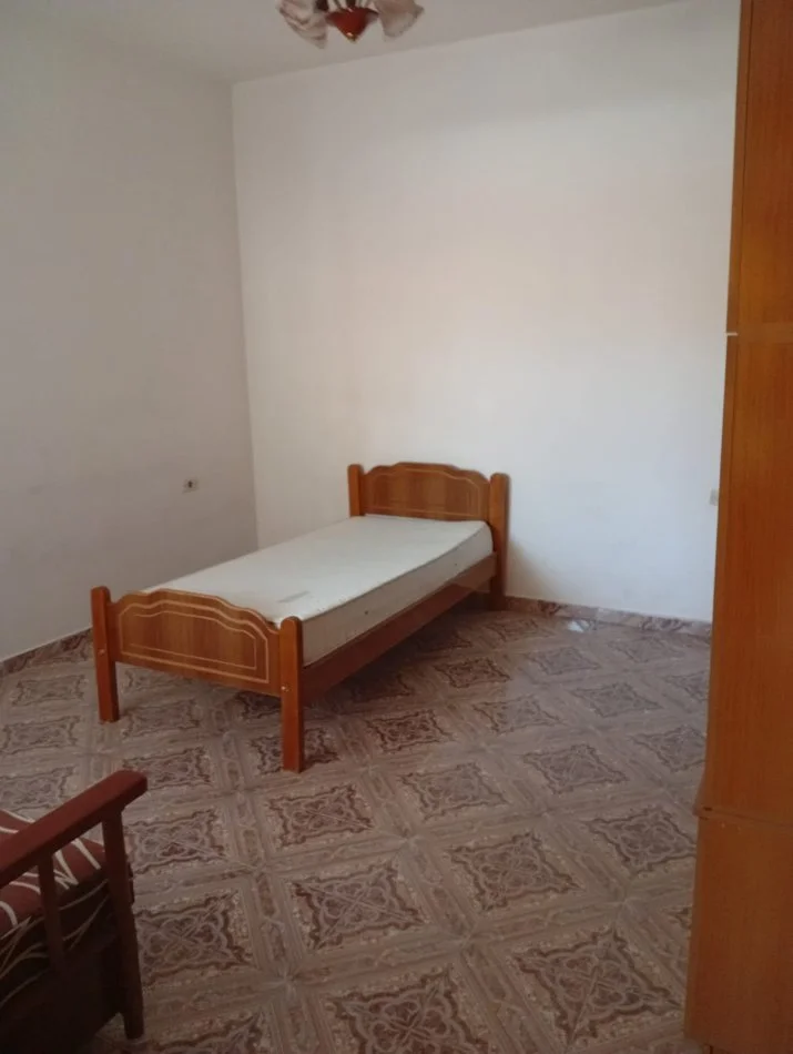 Tirane, jepet me qera apartament 3+1+Ballkon Kati 2, 125 m² 560 € (Rruga "Bardhyl")
