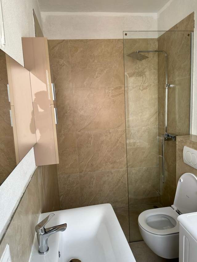 Tirane, jepet me qera apartament 3+1+BLK Kati 6, 110 m² 450 Euro (Garda, Rruga Adem Jashari)