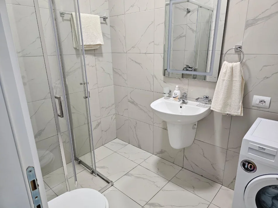 Shqiperi, jepet me qera 2+1 , 