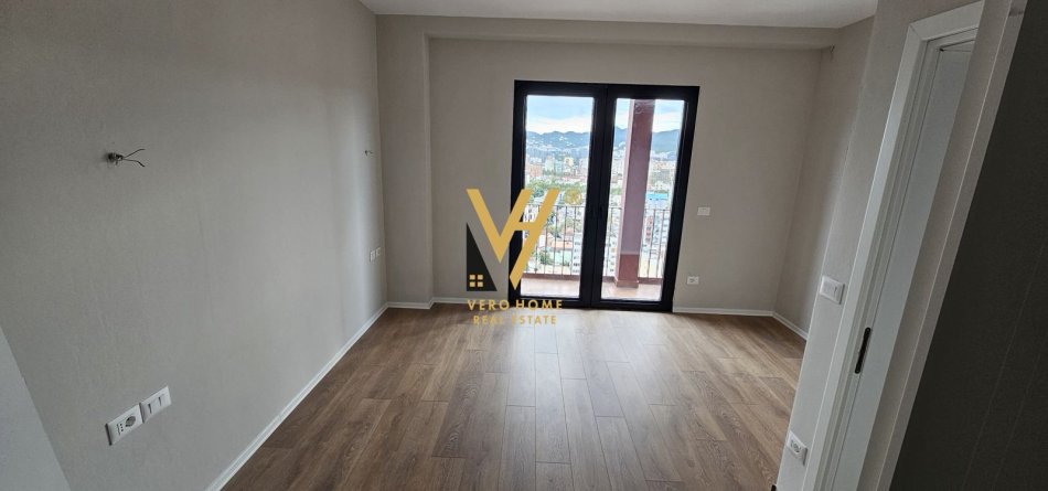 Tirane, jepet me qera zyre Kati 7, 160 m² 2.000 € (GARDEN BUILDING)