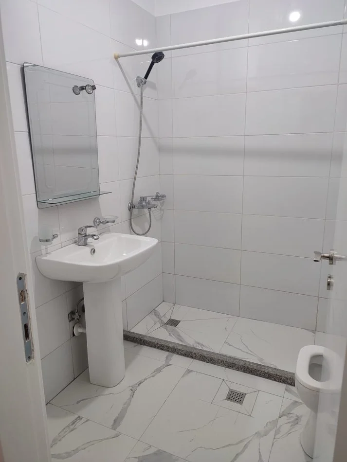 Tirane, jepet me qera apartament 2+1 Kati 5, 72 m² 500 € (Harry Fultz)