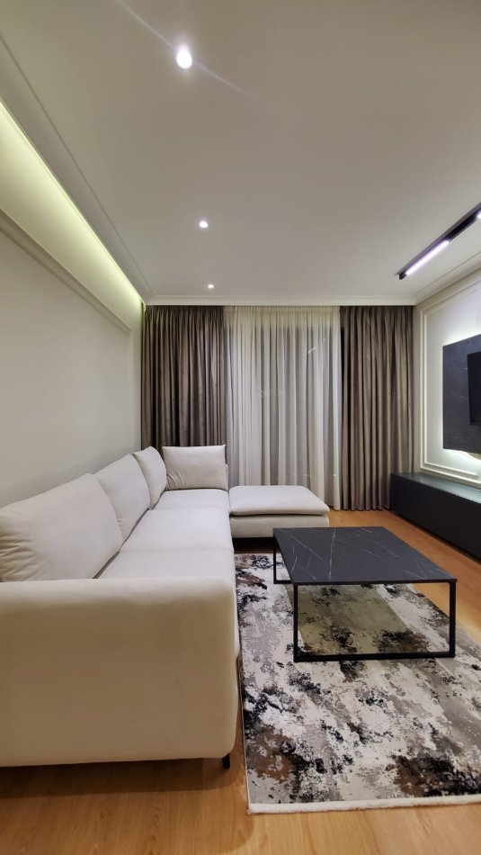 Shqiperi, jepet me qera apartament 2+1+Ballkon Kati 8, 112 m² 800 € (Rezidenca Future Home)
