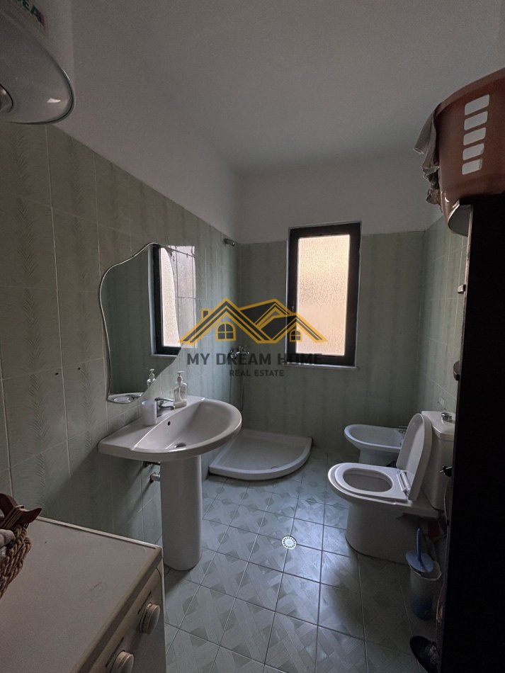 Durres, jepet me qera garsonier 1+1 Kati 3, 54 m² 250 € 