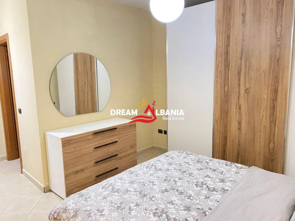 Tirane, jepet me qera apartament 2+1 Kati 10, 103 m² 900 € (9 katshet)