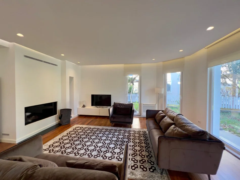 Tirane, jepet me qera Vile 5+1+Aneks+Ballkon , 593 m² 4.500 € (teg)