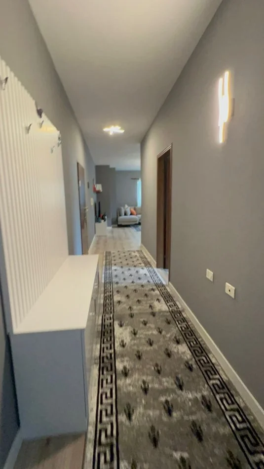 Tirane, jepet me qera apartament 2+1 Kati 3, 100 m² 800 € (Liqeni Artificial)