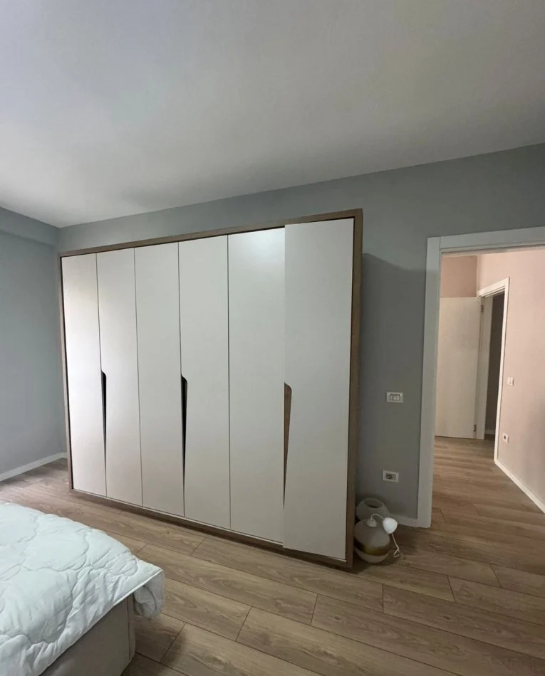 Tirane, jepet me qera apartament 2+1+Ballkon Kati 4, 100 m² 500 € (rruga e thesarit)
