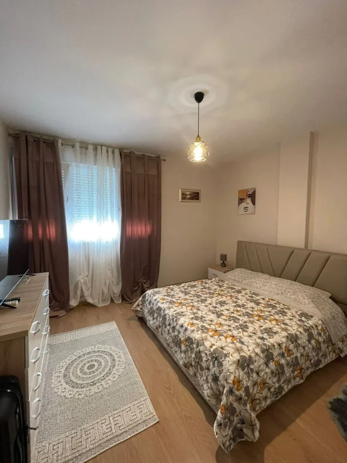 Durres, jepet me qera apartament 3+1+Ballkon Kati 2, 115 m² 750 € 