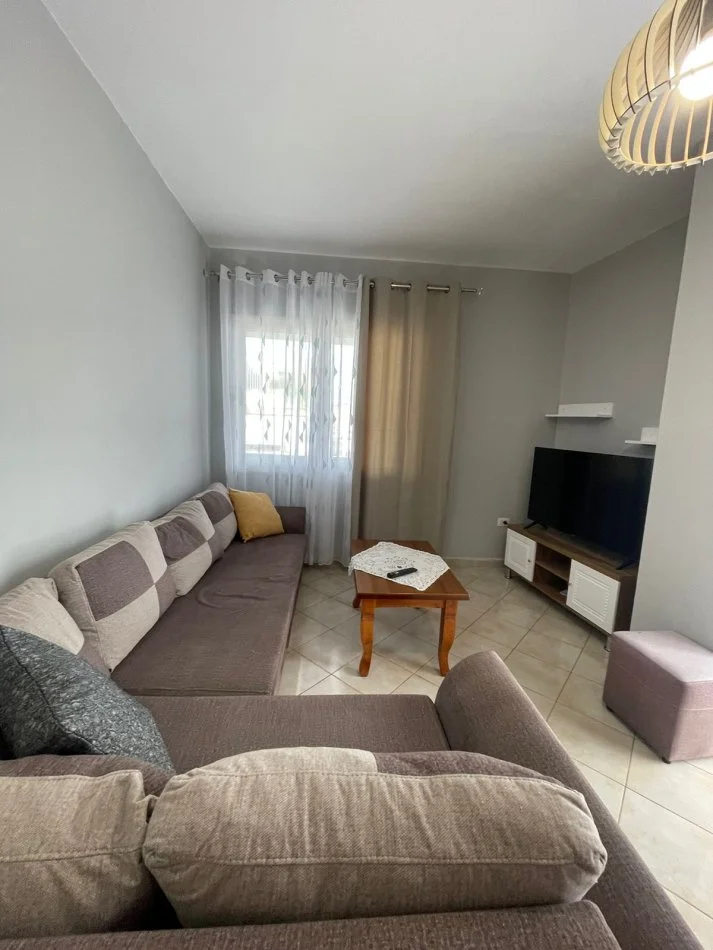 Tirane, jepet me qera apartament 2+1+Ballkon Kati 8, 100 m² 450 € (Rruga Mikel Maruli)