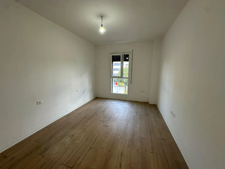 Tirane, jepet me qera apartament 2+1+Ballkon Kati 2, 100 m² 570 € (Rruga Turhan Pashe Permeti)