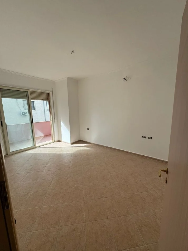 Tirane, shitet apartament 2+1+Aneks+Ballkon Kati 4, 100 m² 210.000 € (liqeni i thate)