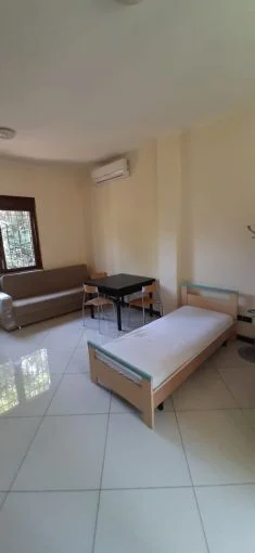 Tirane, jepet me qera garsonier Kati 1, 30 m² 300 € (Prane RTV Klan)