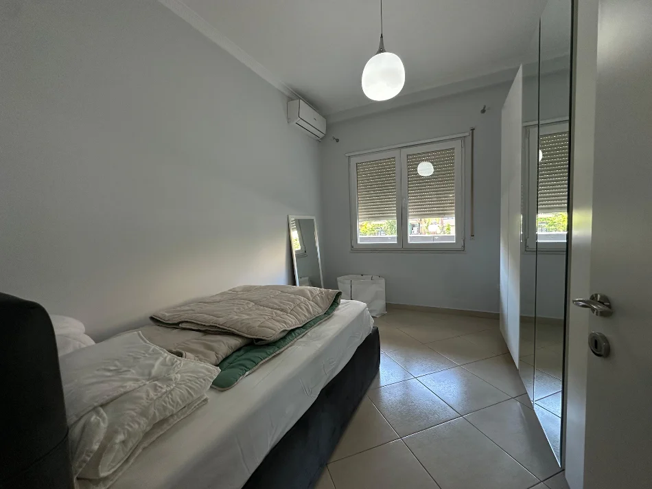 Tirane, jepet me qera apartament 2+1+Ballkon , 100 m² 900 € (Komuna e Parisit)