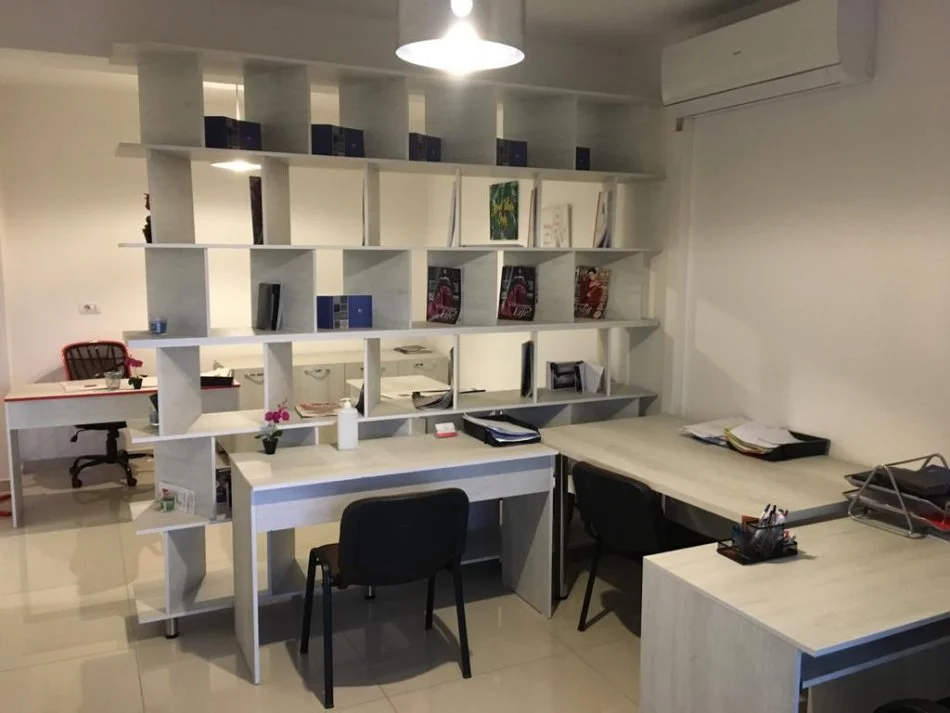 Tirane, jepet me qera zyre Kati 7, 90 m² 700 € (Myslym Shyri)