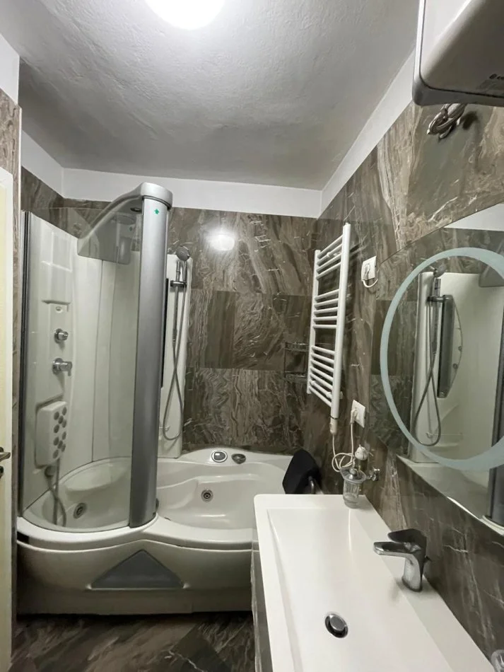 Tirane, jepet me qera apartament 2+1+Ballkon Kati 2, 110 m² 1.000 € (Rruga.Sulejman Pasha)