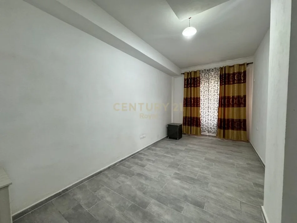 Tirane, shitet apartament 1+1 Kati 1, 79.000 € 